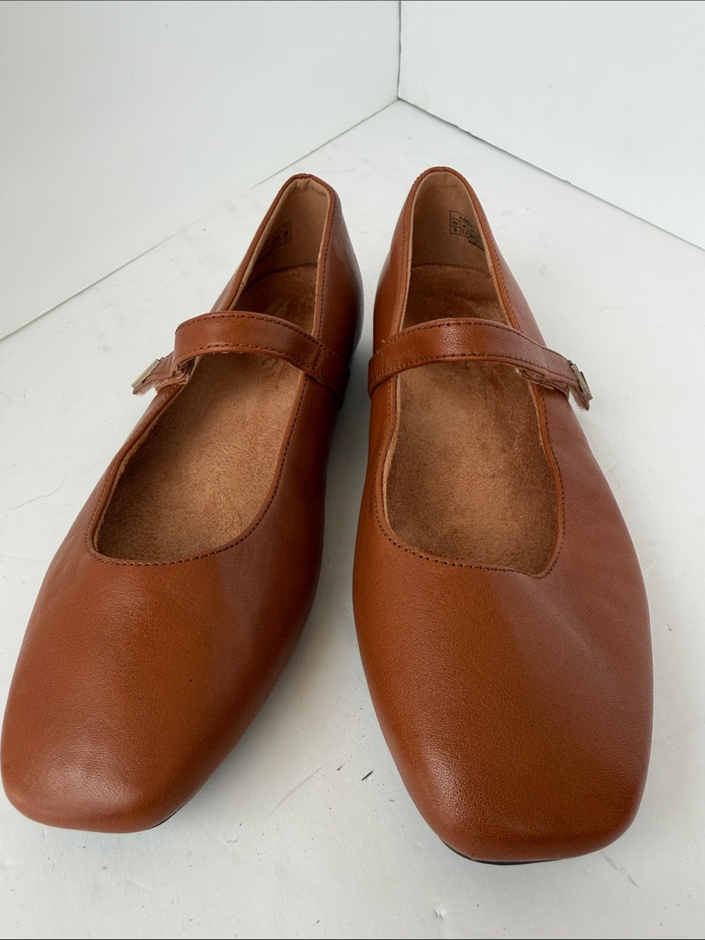 VIONIC Classic Ballet Flats in Cognac Brown size 8